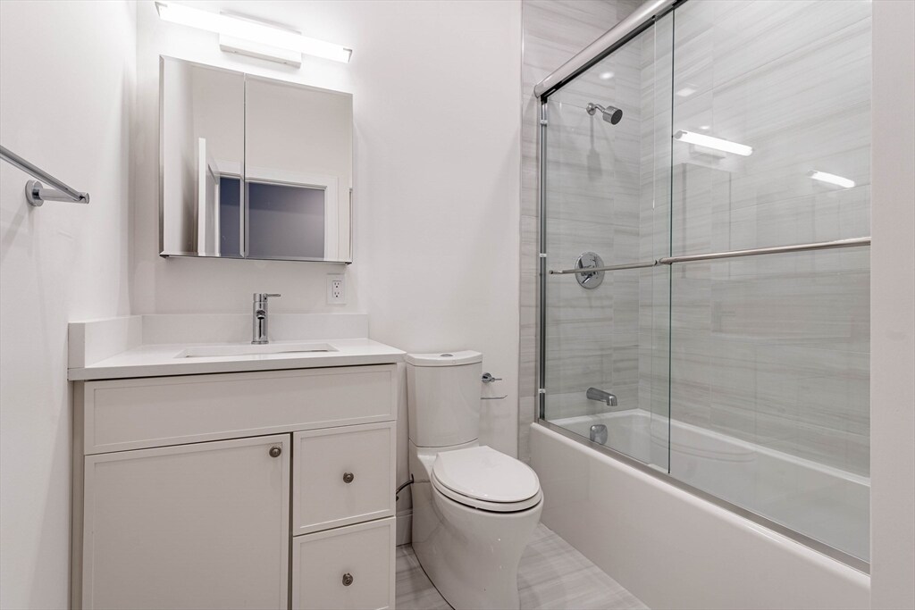 Foto principal - 160 Everett St