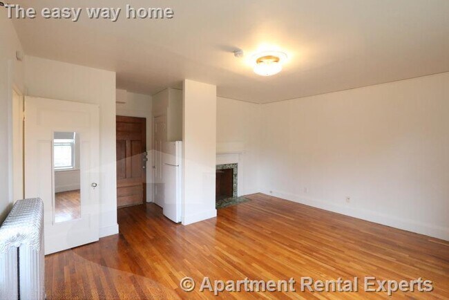 Building Photo - 44 Central St