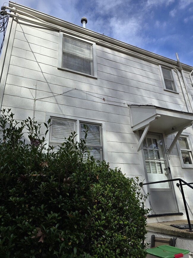 Building Photo - 1000 Nichols Dr