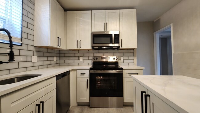 Foto del edificio - 803 Westwood Dr