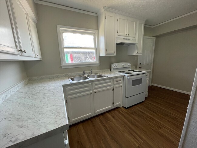 Foto del edificio - 1731 W 8th St
