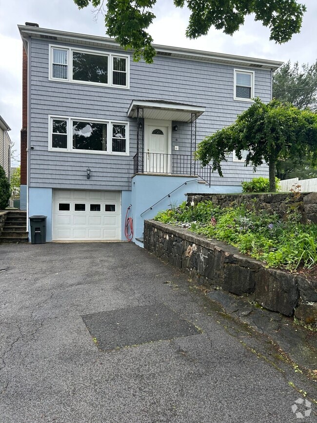 Building Photo - 6 Ridge Pl