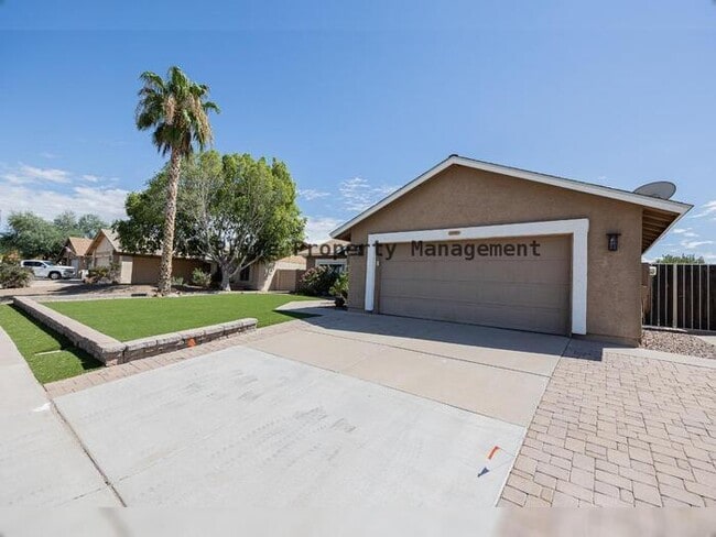 Building Photo - 2041 W Rockwell Dr