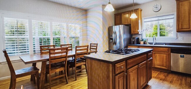 Building Photo - Custom Home in Sutter Estates!