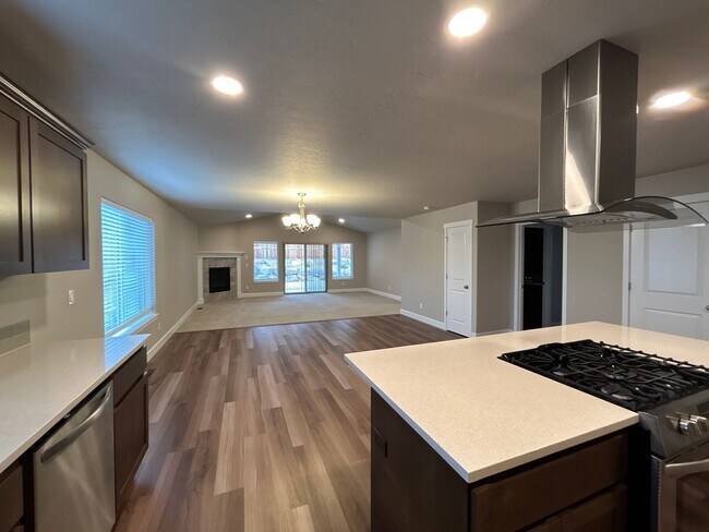 Foto del edificio - Beautiful 3 Bedroom / 2 Bathroom Home in S...