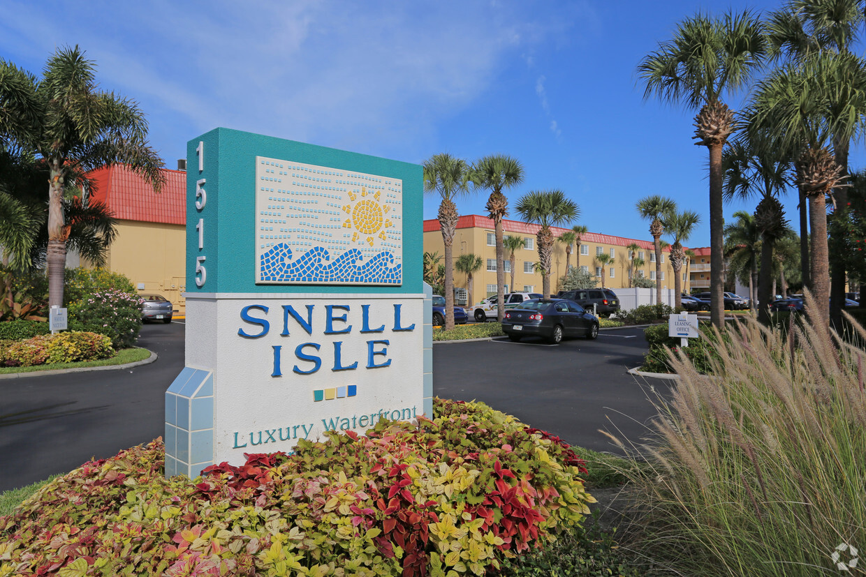 Foto principal - Snell Isle Luxury Waterfront Apartment Homes