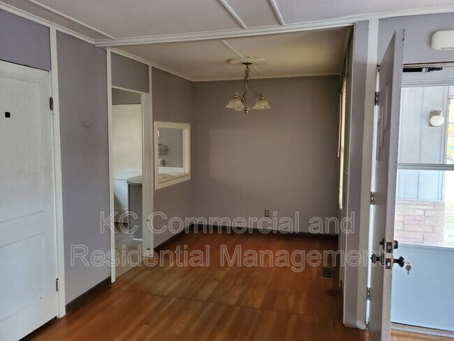 Foto del edificio - 635 NE Crestview Ln