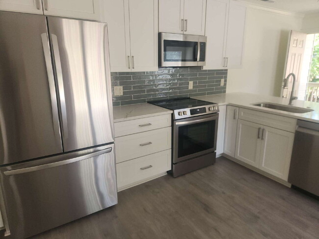 Building Photo - Renovated Two Bedroom Condo on Hilton Head...