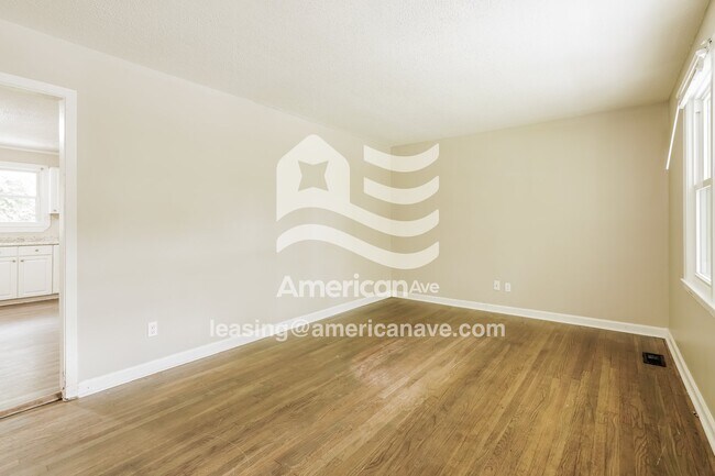 Foto del edificio - 2523 Meadowbrook Dr