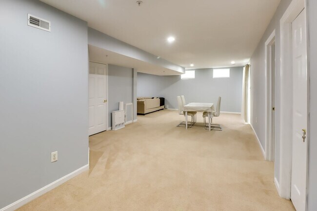 Foto del edificio - 10105 Bartley Way