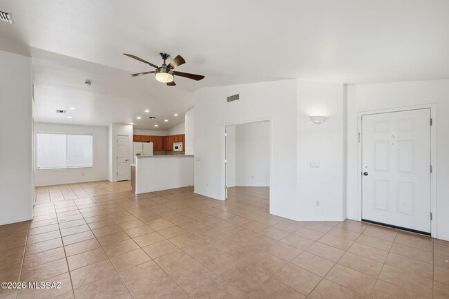 Foto del edificio - 8435 E Bowline Rd