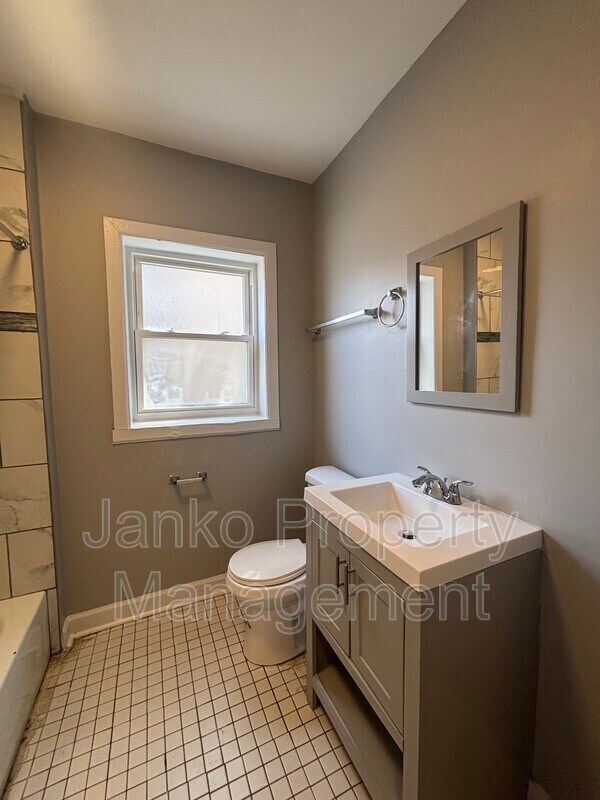 Building Photo - 2914 W 64th St