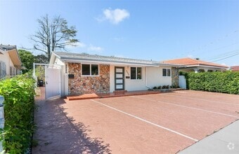 Building Photo - 8846 SW 25th St