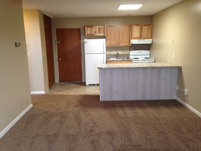 new carpet/paint - 110 10th St S