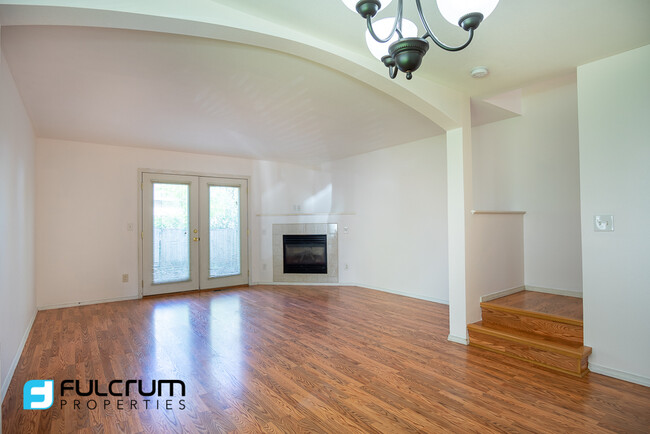 Foto del edificio - 467 NE Conifer Blvd