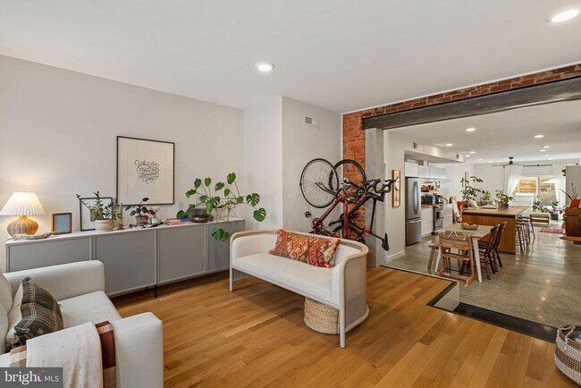 Foto del edificio - 2332 E Fletcher St