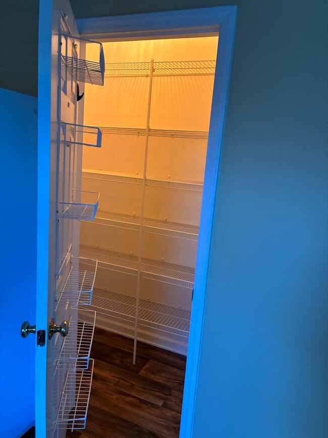 Building Photo - 2861 Bennington Dr