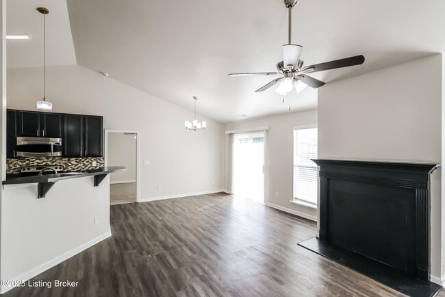 Building Photo - 7003 Hollow Oaks Dr