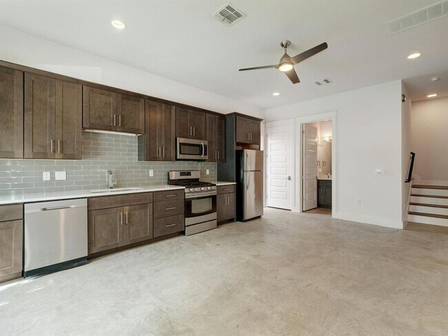 Foto del edificio - 2924 E 14th St
