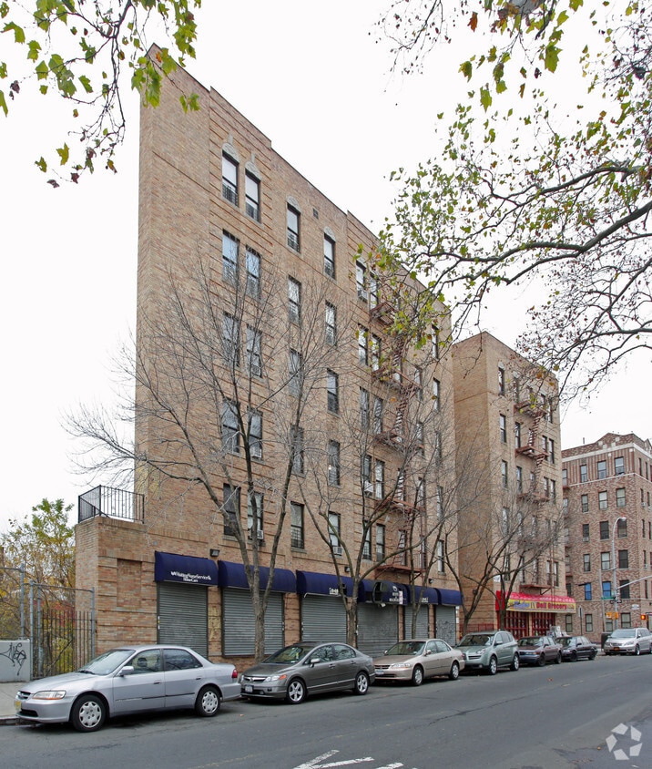 390 Jackson Ave - Timpson Place