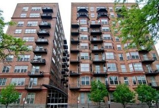 Building Photo - 550 W Harrison St