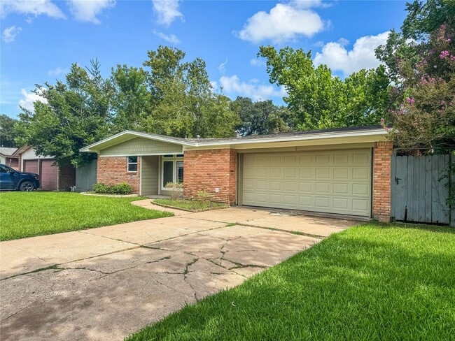 Building Photo - 2309 Bayou Dr