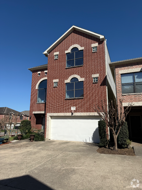Building Photo - 9801 Riddlelink Ln