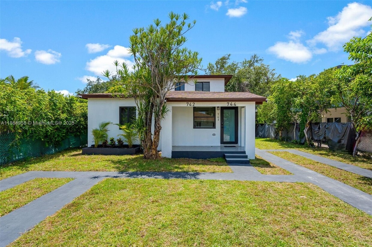 Foto principal - 742 NW 70th St