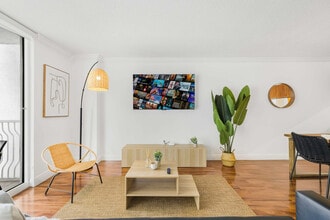 Building Photo - 1 SE 12th St