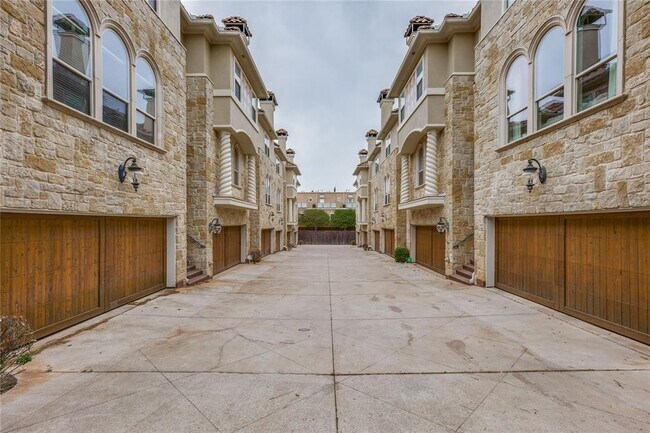 Foto del edificio - 3907 Cole Ave