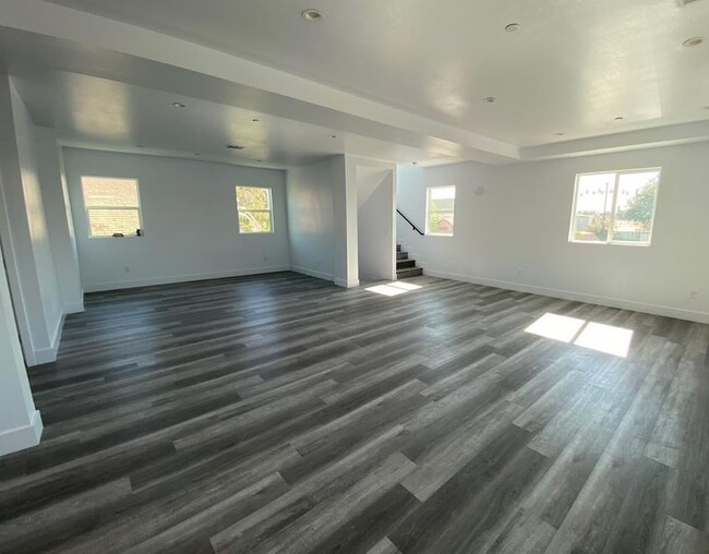 Building Photo - 789 E 41st Pl