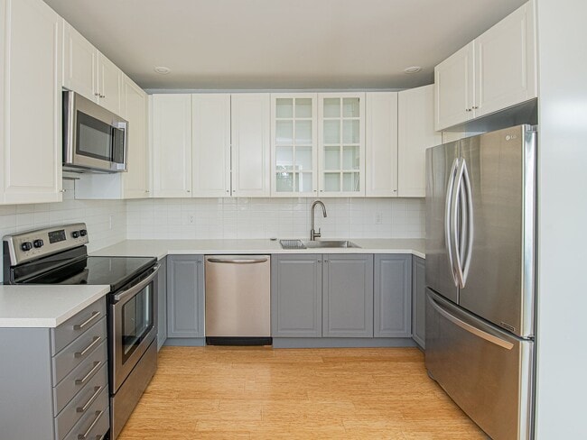 Photo - $300 off first month! Pristine 1-bdrm designer remodel. 1898 Kerns duplex with A/C, 1 block to 28th Apartment