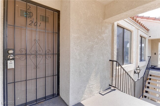 Building Photo - 4884 Nara Vista Way
