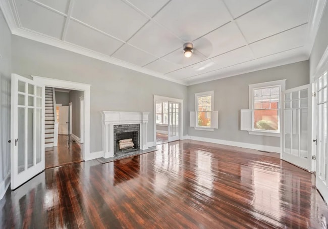 Building Photo - 1957 Broughton St