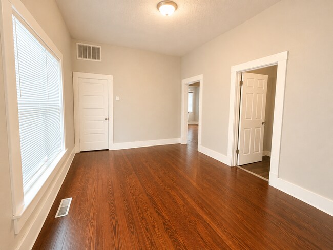 Foto del edificio - Vintage Charm Meets Modern Hosting: The Ultimate 4-Bedroom meets modern.