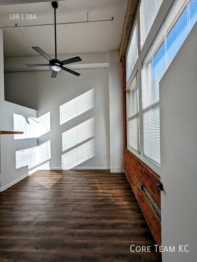 Foto del edificio - 934 Broadway Blvd