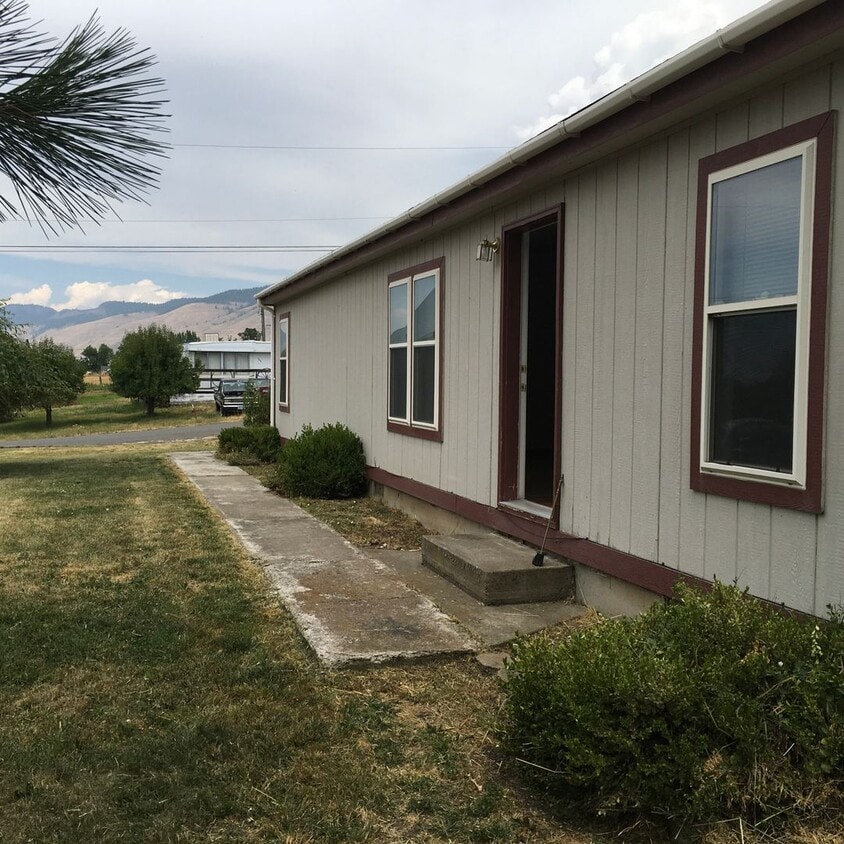 Primary Photo - 4 Bed House in Cove