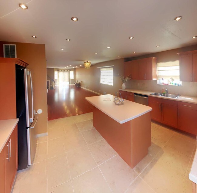 Building Photo - 63 Villa Nova St