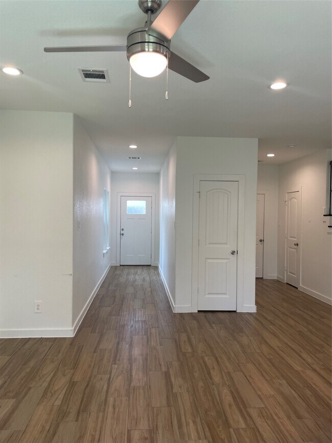 Foto del edificio - 5314 Longmeadow St