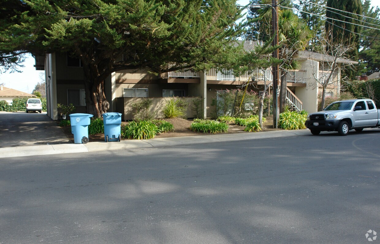 Foto del edificio - 4217 Mckellar Ln