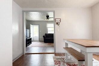 Building Photo - 606 5th St
