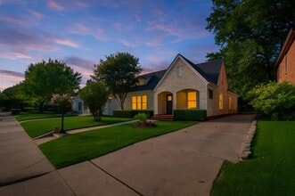 Building Photo - 6155 Richmond Ave