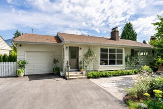 Building Photo - 2784 Crescentview Dr