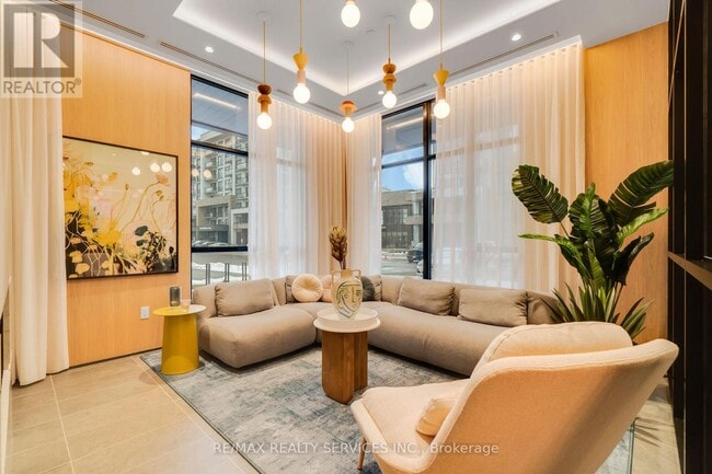 Building Photo - 720 Whitlock Ave