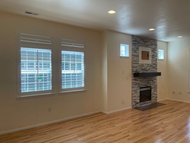 Foto del edificio - Well maintained 3bd Issaquah Highlands Tow...