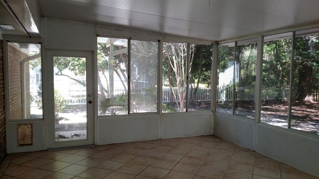Foto del edificio - 6823 Forsythe Dr
