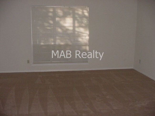 Building Photo - 10598 High Hollows Dr