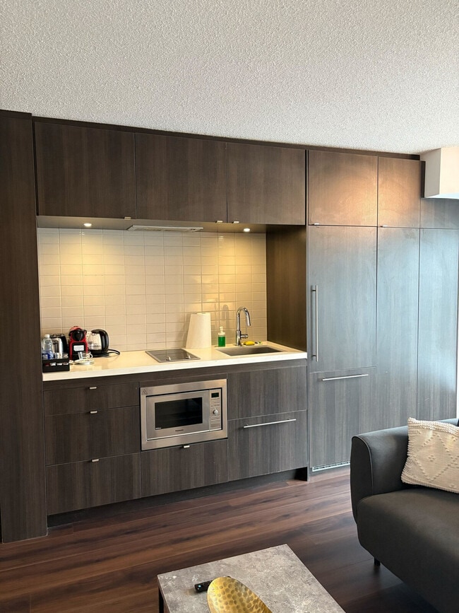 Building Photo - 20 Hazelton Ave