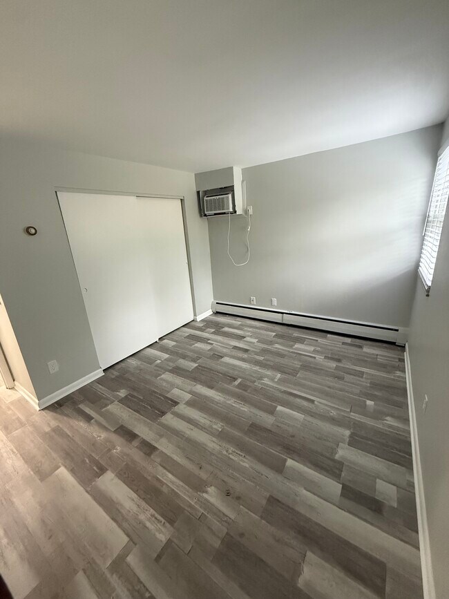 Foto del edificio - 4808 Chalet Dr