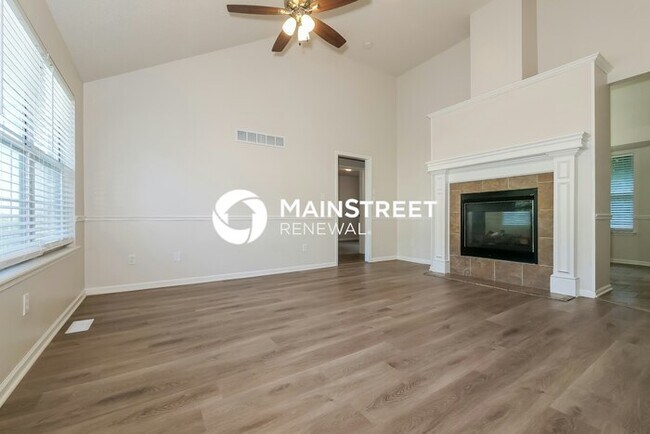 Building Photo - 3 Bedroom Pet-Friendly Home in BLUE SPRING...